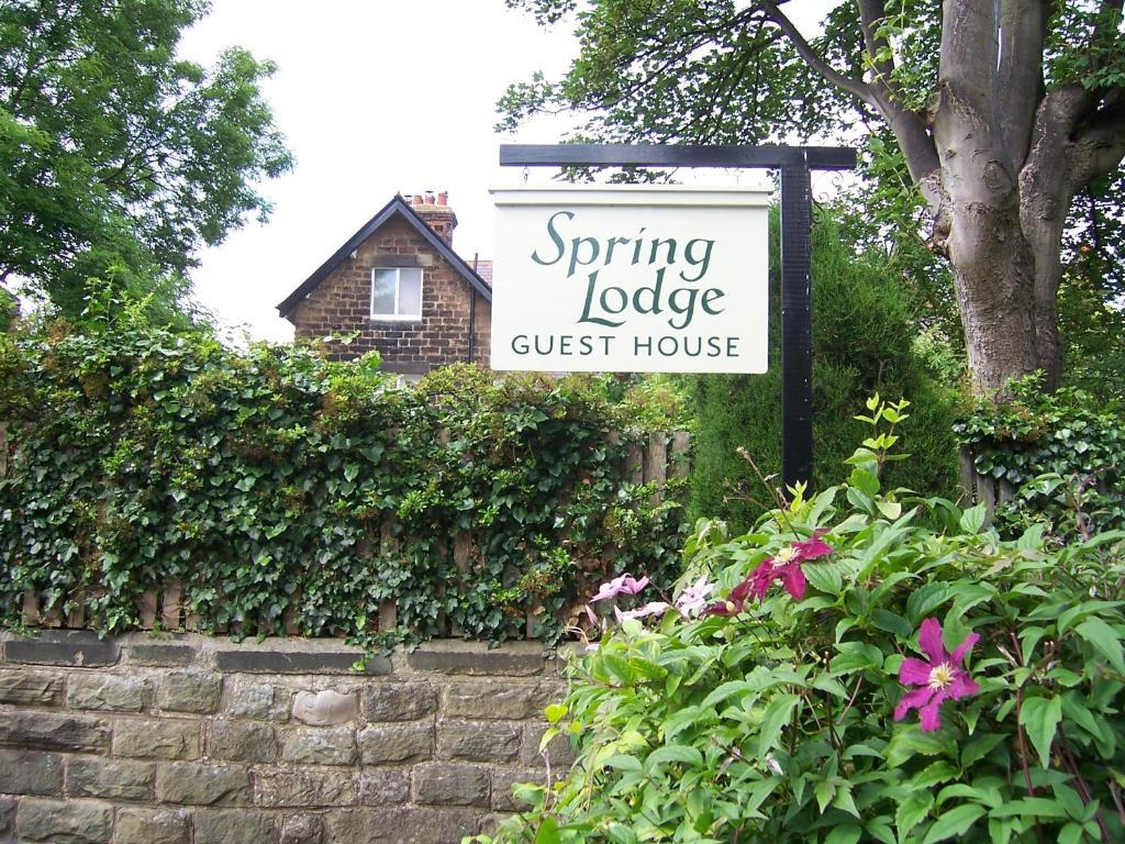 Spring Lodge Χαρογκέιτ Εξωτερικό φωτογραφία